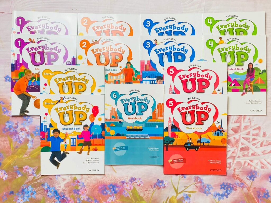 Sách Everybody Up (Level 1-5) là sách dạy tiếng Anh hướng tới trẻ em ở cấp Tiểu học