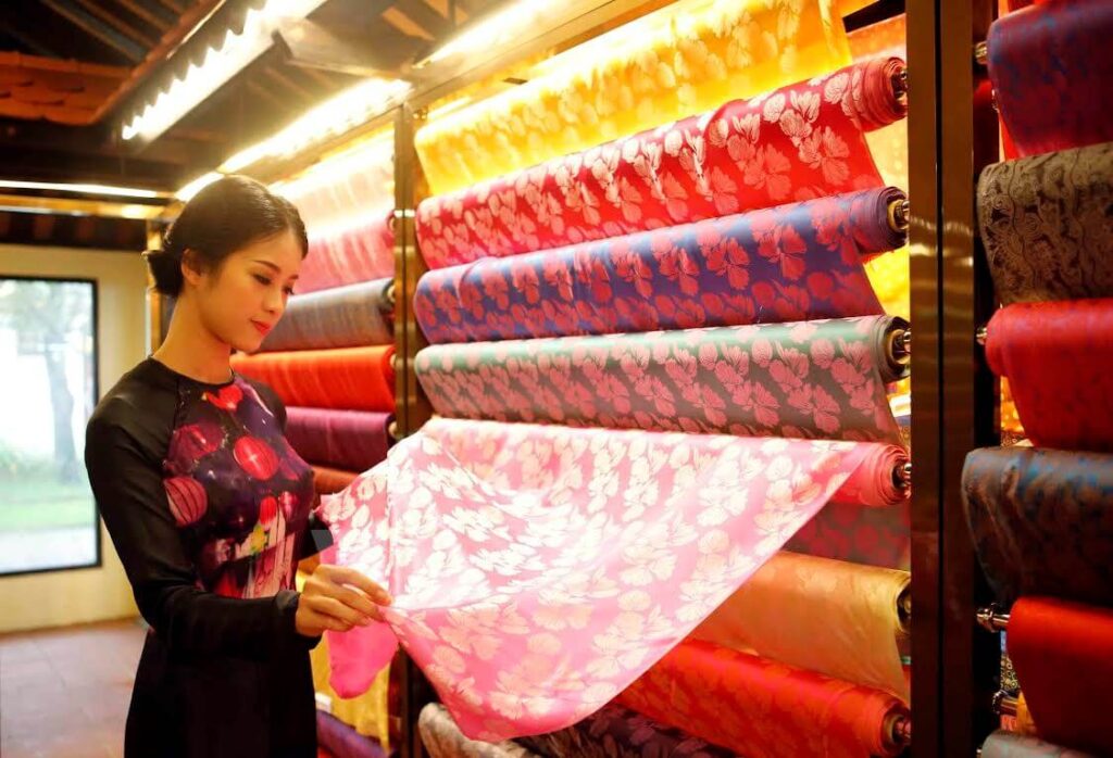 Vietnamese Souvenirs: Silk Products