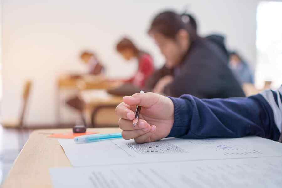 What Are Some Cons Of Standardized Testing? Despite its benefits, standardized testing also has some potential drawbacks