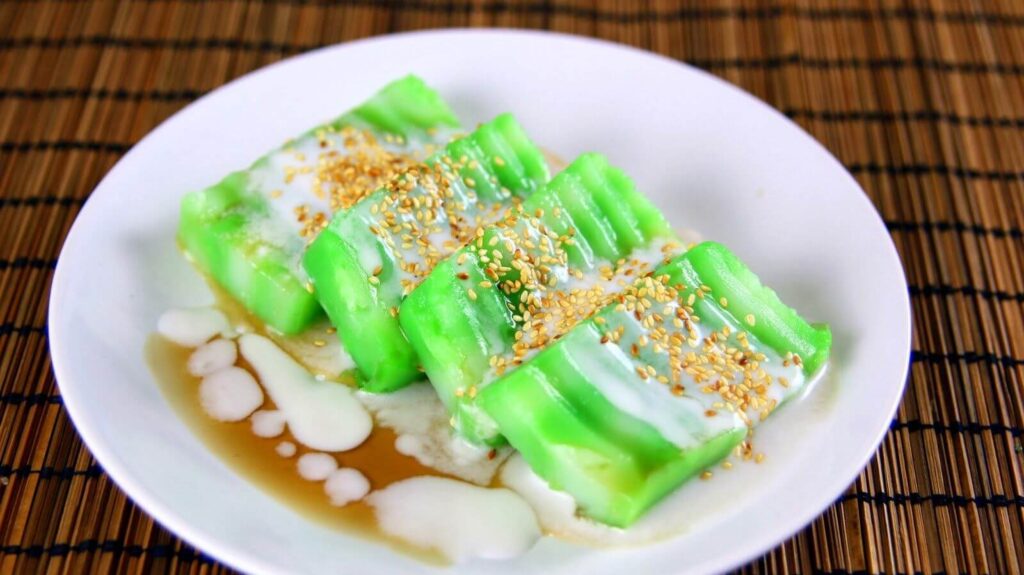 Pandan Rice Cake (Bánh Đúc Lá Dứa) - An unmissable Vietnamese desserts